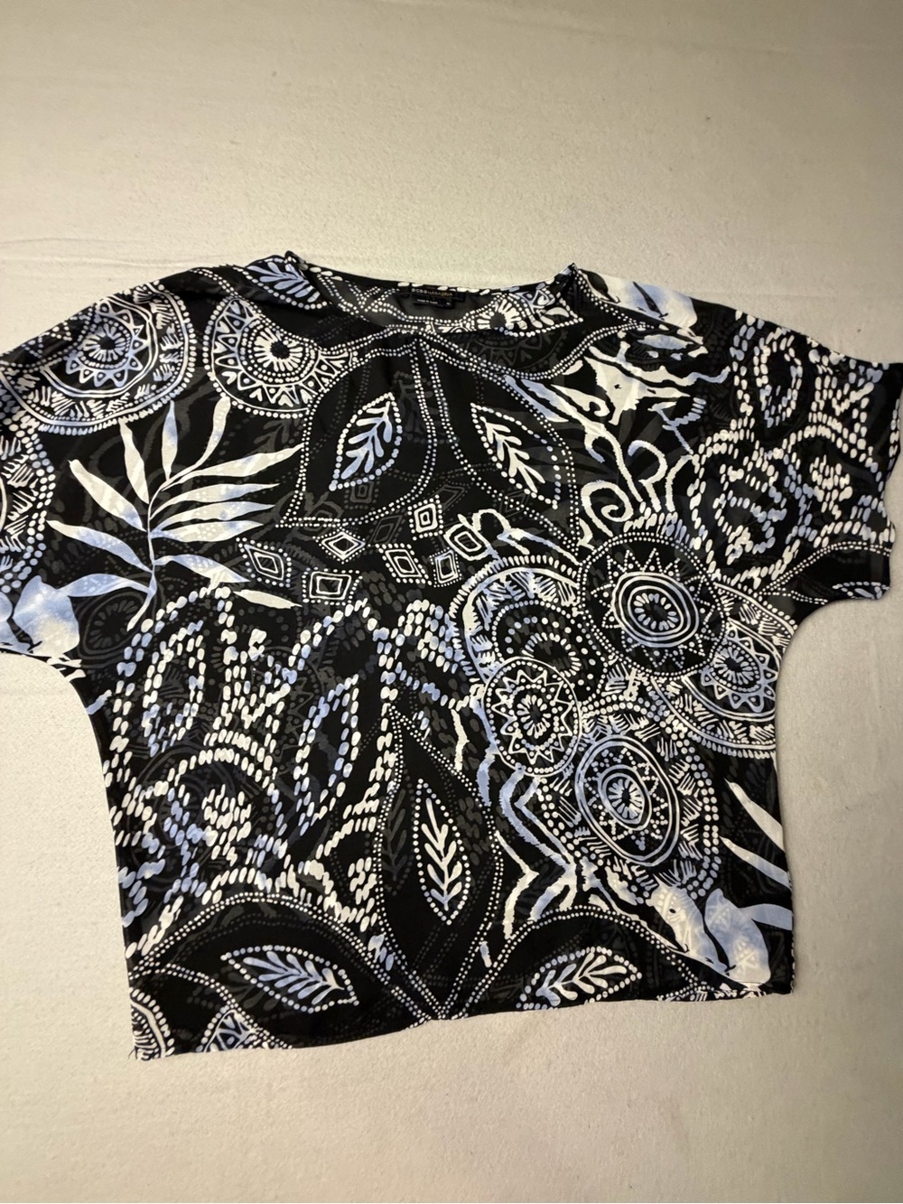 BCBGMaxAzria Black and White Printed Short Sleeve Top